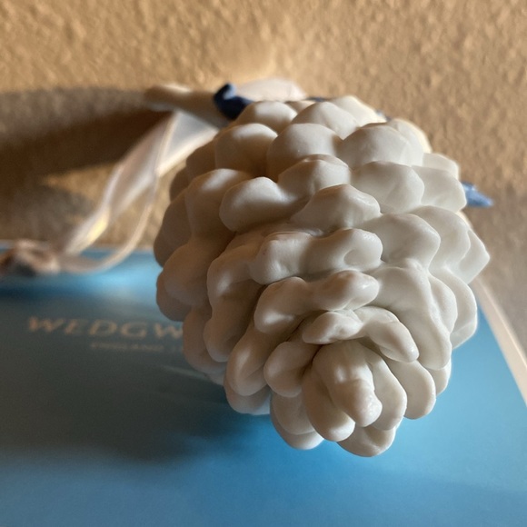 Wedgwood White Jasper + Blue Pine Cone, Porcelain Ornament on Ribbon, New in Box - Picture 7 of 10